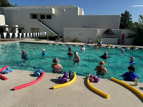 LMR pool fitness class600